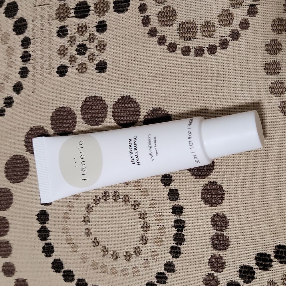 Flanerie Lily Bloom Hyaluronic Vivifying Serum 30 ml